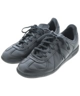 adidas スニーカー
