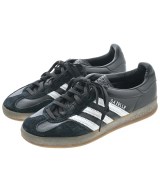 adidas スニーカー