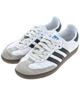 adidas スニーカー