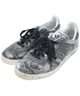 adidas スニーカー