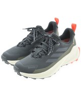 adidas スニーカー