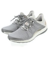 adidas スニーカー