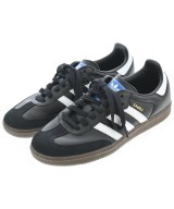 adidas スニーカー