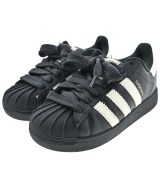 adidas スニーカー