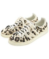 adidas スニーカー