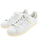 adidas スニーカー