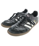 adidas スニーカー