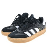 adidas スニーカー