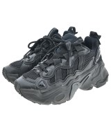 adidas スニーカー