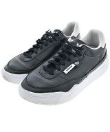 adidas スニーカー