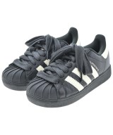 adidas スニーカー