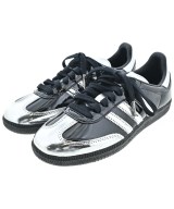adidas スニーカー