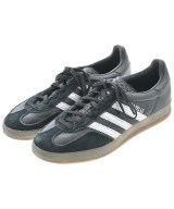 adidas スニーカー