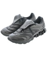 adidas スニーカー