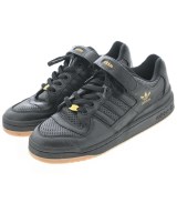 adidas スニーカー