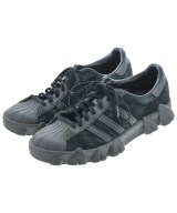 adidas スニーカー