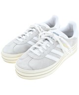 adidas スニーカー