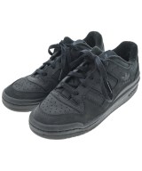 adidas スニーカー