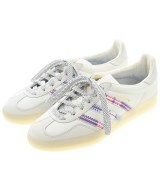 adidas スニーカー