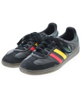 adidas スニーカー
