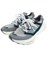 adidas スニーカー