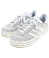 adidas スニーカー