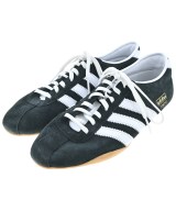 adidas スニーカー