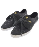adidas スニーカー