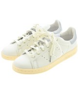 adidas スニーカー