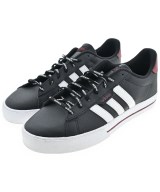 adidas スニーカー