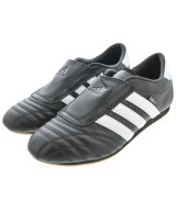 adidas スニーカー