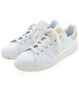adidas スニーカー