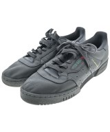 adidas スニーカー