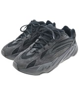 adidas スニーカー