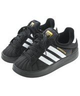 adidas スニーカー