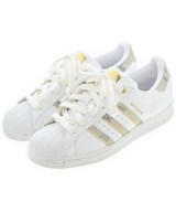 adidas スニーカー