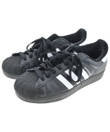 adidas スニーカー