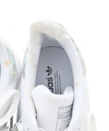 adidas（アディダス）スニーカー 白 サイズ:25cm レディース/2200673484154