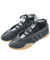 adidas スニーカー