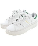 adidas スニーカー