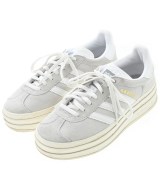 adidas スニーカー