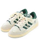 adidas スニーカー