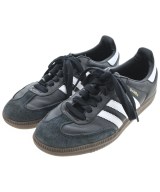 adidas スニーカー