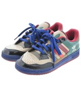 adidas スニーカー