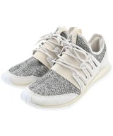 adidas スニーカー