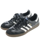 adidas スニーカー