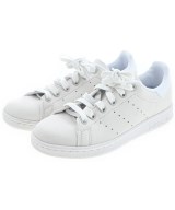 adidas スニーカー