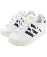 adidas スニーカー