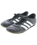 adidas スニーカー