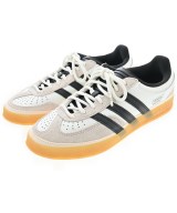 adidas スニーカー